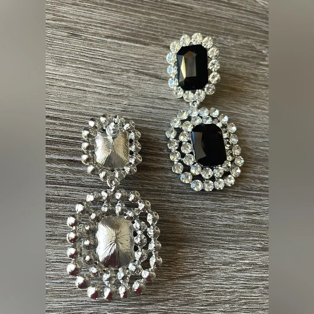 Black statement earring drop A251 - Picture 5 of 5